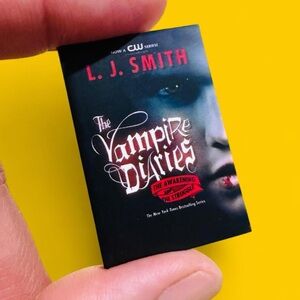 Zuru Mini Brands Book: The Vampire Diaries